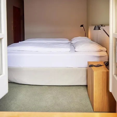 Zum Roten Baeren Hotel 3*