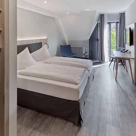 Zum Roten Baeren Hotel 3*