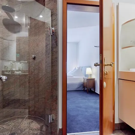 Zum Roten Baeren Hotel 3*