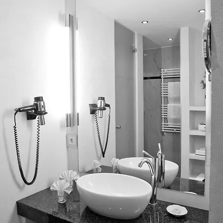 Hotel Zum Roten Baeren 3*